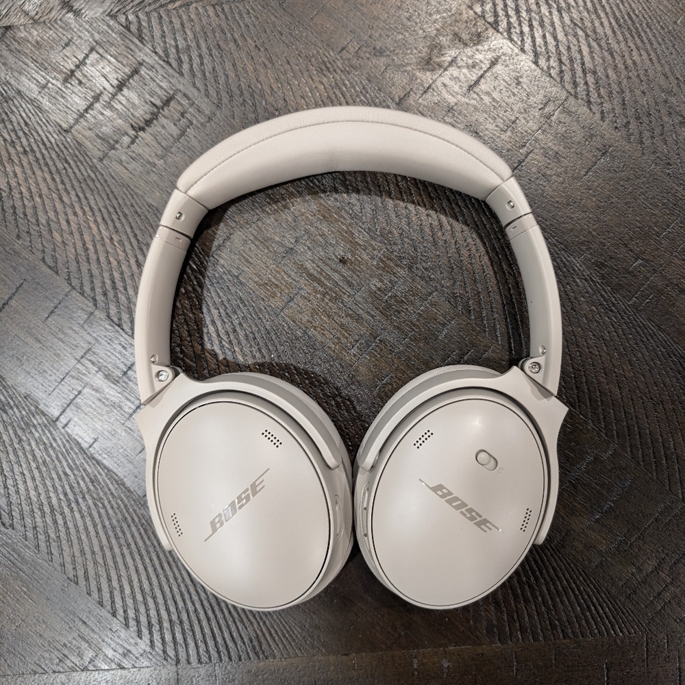 Bose QuietComfort 2023 Headphones in Sandstone